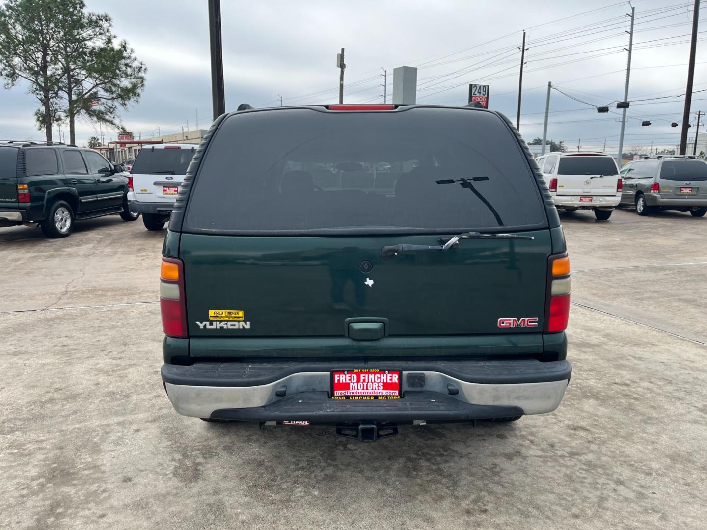 2004 green /TAN GMC Yukon 2WD (1GKEC13V94R) with an 4.8L V8 OHV 16V engine, 4-Speed Automatic Overdrive transmission, located at 14700 Tomball Parkway 249, Houston, TX, 77086, (281) 444-2200, 29.928619, -95.504074 - Photo#5